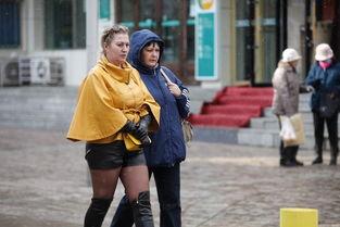 俄罗斯大妈爆料新闻视频,揭秘新闻背后的惊人真相！